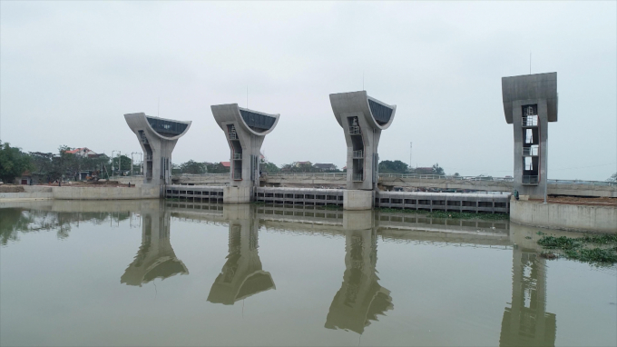 Công trình tiêu cống Diễn Thành (xây dựng mới) là một hạng mục công trình chính trong Dự án khôi phục, nâng cấp hệ thống Thủy lợi Bắc Nghệ An, được thực hiện từ nguồn vốn vay ODA Nhật Bản (JICA).