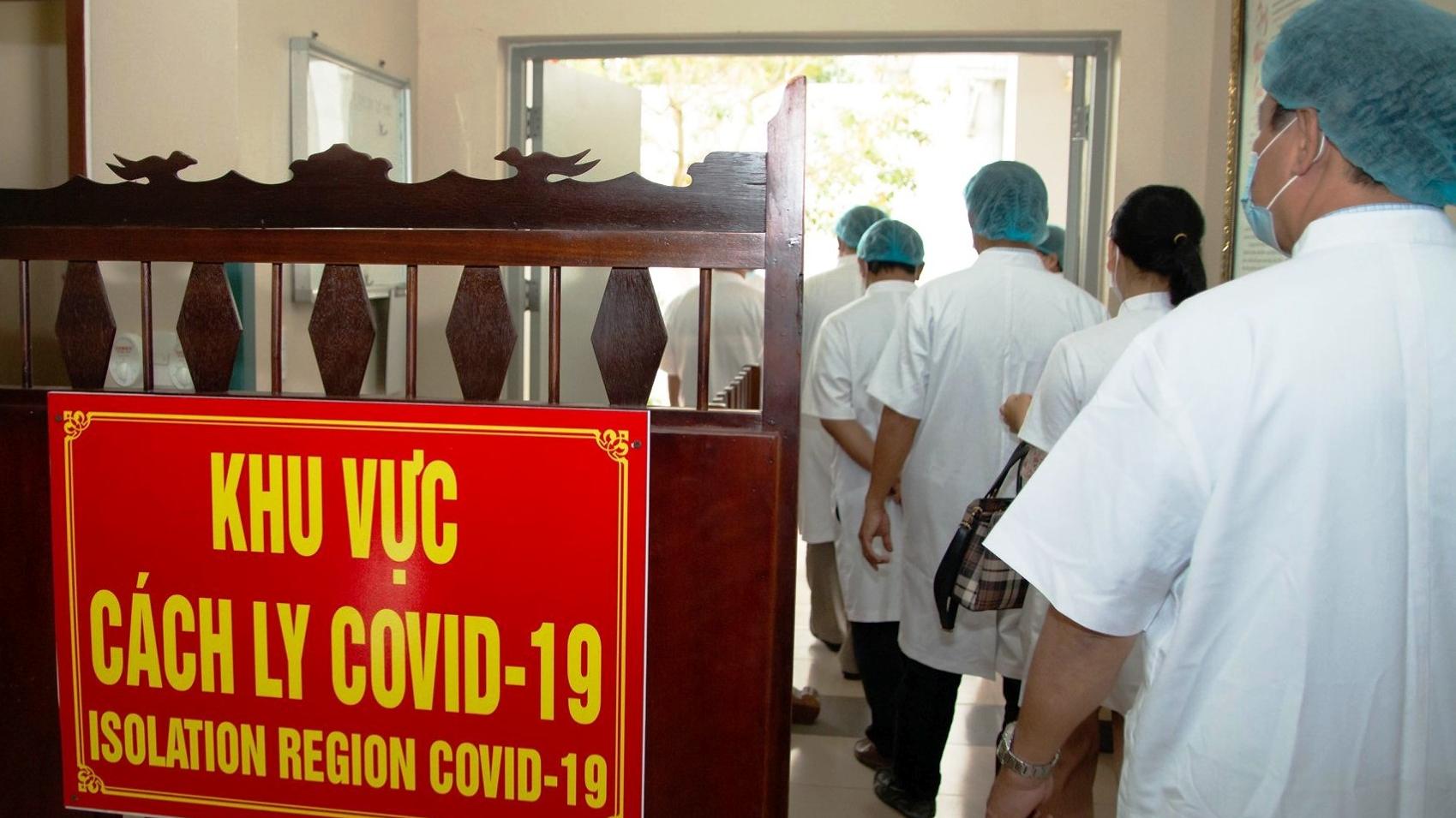 Có 962 người nhiễm, 24 người chết vì Covid-19 ở Việt Nam.