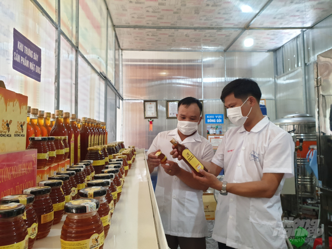 Sản phẩm mật ong Cường Nga được chứng nhận đạt chuẩn OCOP 3 sao. Ảnh: Thanh Nga.
