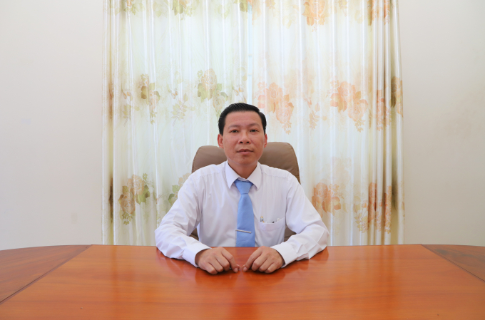 Anh Lê Văn Dư, Giám đốc Cty TNHH Giống gia cầm Minh Dư Bình Định. Ảnh: Đình Thung.