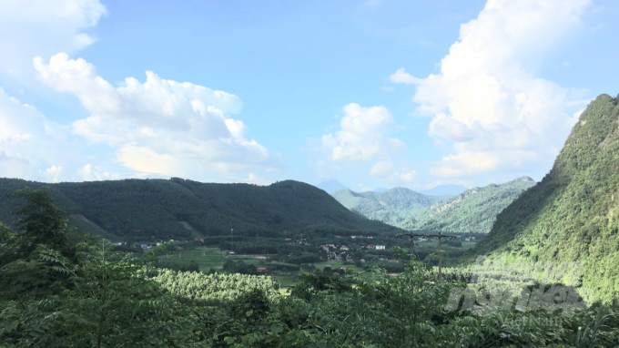 Người dân Làng Chẽ, xã Quảng Chu, huyện Chợ Mới sống xung quanh là rừng, nhưng lại thiếu đất rừng sản xuất. Ảnh: Việt Bắc.