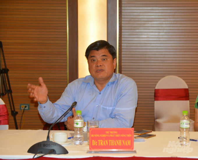 Thứ trưởng Trần Thanh Nam cam kết hỗ trợ cho Sơn La phát triển mô hình du lịch cộng đồng tại Pa Phách hấp dẫn, giữ được bản sắc văn hóa dân tộc. Ảnh: Trần Hồ.