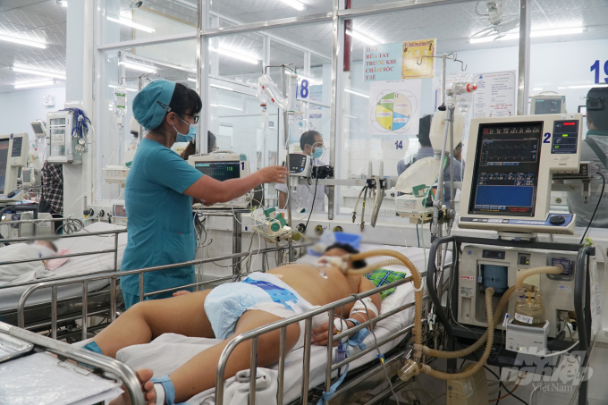 Bệnh nhi bị sốt xuất huyết Dengue nặng được các bác sĩ Bệnh viện Nhi đồng 1 cứu chữa thành công. Ảnh: Nguyễn Thủy.