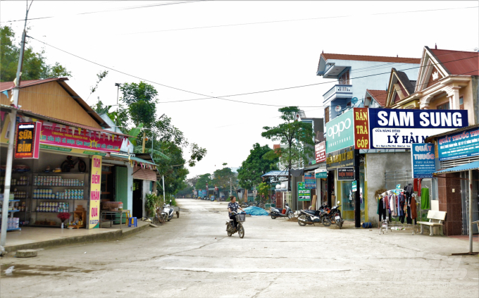 Công cuộc xây dựng nông thôn mới ở Tuyên Quang đã giúp nhiều làng quê nơi đây đổi mới. Ảnh: Đào Thanh.