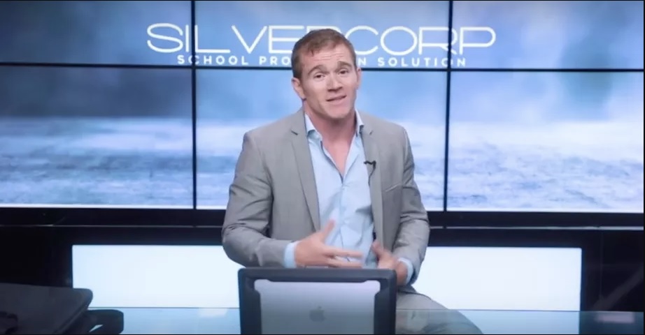 Jordan Goudreau, người được xem là chủ mưu vụ 'đảo chính' ở Venezuela, xuất hiện trong video quảng cáo của Silvercorp USA. Ảnh chụp màn hình: Silvercorp USA.