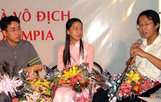 Trần Ngọc Minh, trường THPT Chuyên Nguyễn Bỉnh Khiêm (Vĩnh Long), nhà vô địch đầu tiên Đường lên đỉnh Olympia năm 2000.