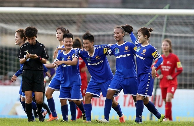 Thái Nguyên T&T (áo xanh) có được 1 điểm trước Phong Phú Hà Nam ở trận khai mạc giải VĐQG nữ. Ảnh: VFF.