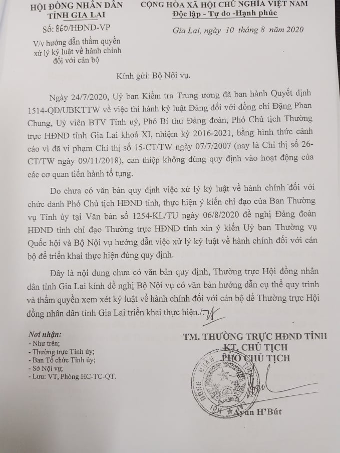 Văn bản của HĐND tỉnh xin ý kiến kỷ luật hành chính ông Đặng Phan Chung. Ảnh: Văn bản.