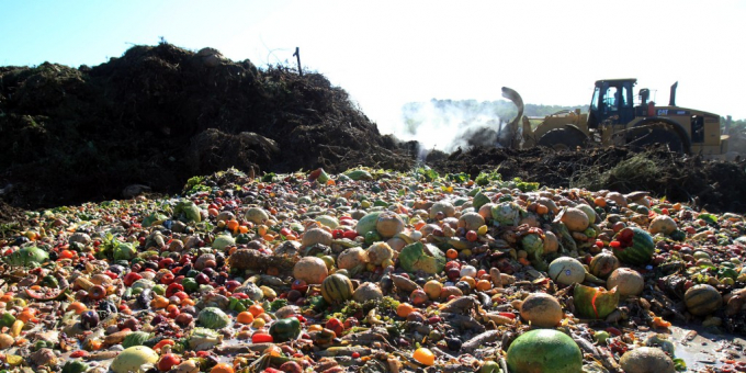 Những núi rác thải là đồ ăn thừa gây ô nhiễm nghiêm trọng ở thủ đô Bắc Kinh. Ảnh: PRI. org