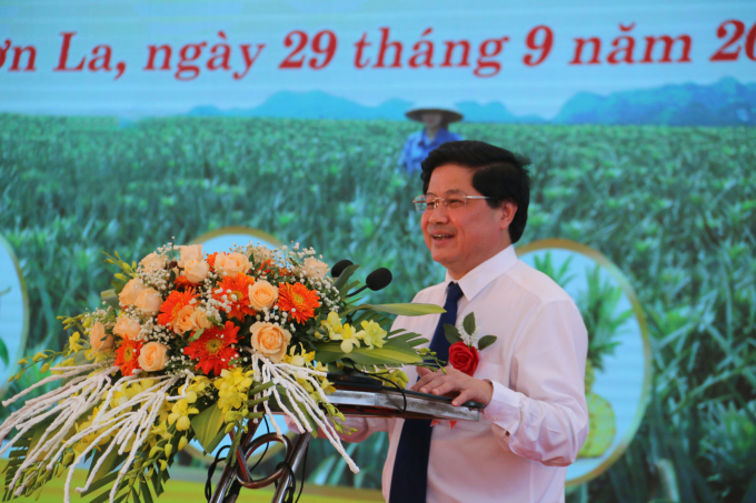 Ông Lê Quốc Doanh - Thứ trưởng Bộ NN-PTNT phát biểu chiều 29/9, trong lễ khởi công Trung tâm Chế biến rau quả Doveco Sơn La tại huyện Mai Sơn. Ảnh: Trấn Long.