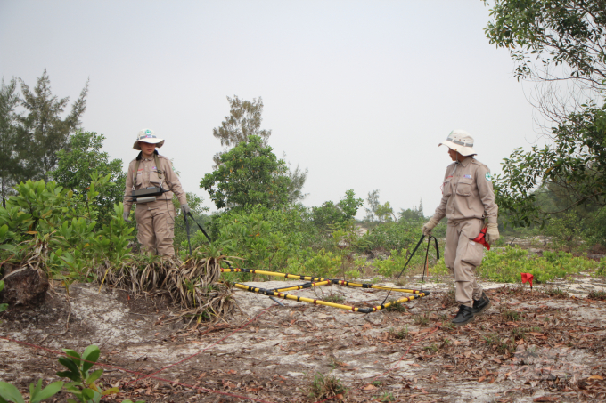 Hoạt động khắc phục hậu quả bom mìn trên địa bàn tỉnh Quảng Trị có sự đóng góp rất lớn từ các tổ chức NGO. Ảnh: CĐ.