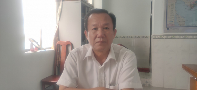 Ông Trần Quốc Nam, Giám đốc Trung tâm Quản lý khai thác công trình thủy lợi tỉnh Cà Mau, trao đổi với PV NNVN. Ảnh: Trọng Linh.