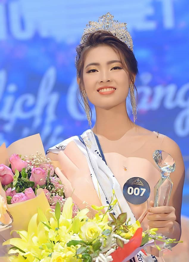 Hoa khôi Trần Ngọc Huyền đăng quang Người đẹp du lịch Quảng Bình 2019.