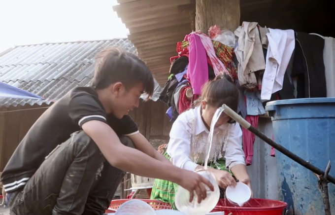 Người dân xã Tả Ngảo (huyện Sìn Hồ, Lai Châu) được sử dụng nước hợp vệ sinh tại nhà. Ảnh: M.H