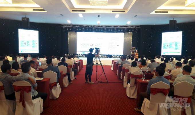 Báo cáo kết quả Dự án Chương trình khí sinh học cho ngành chăn nuôi Việt Nam tại hội nghị diễn ra sáng 8/10 được tổ chức ở Thanh Hóa. Ảnh: Võ Dũng.