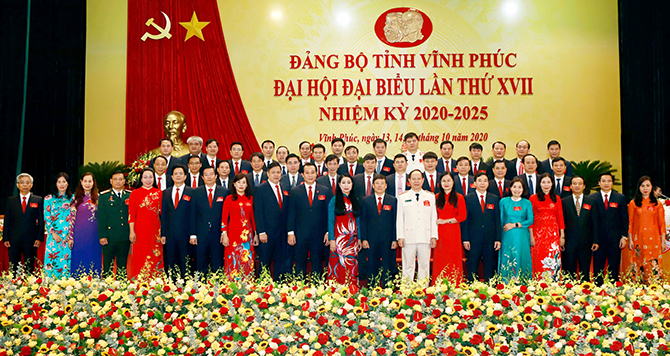 BCH Đảng bộ tỉnh Vĩnh Phúc khóa XVII, nhiệm kỳ 2020 - 2025 ra mắt Đại hội. Ảnh: Đức Hiền.