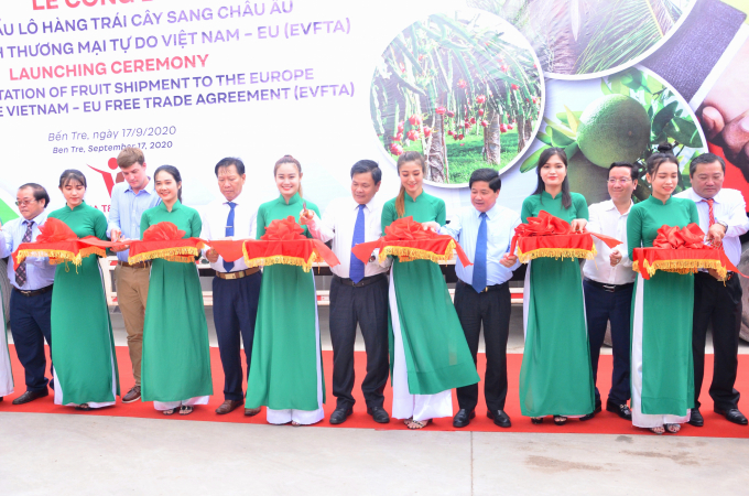 Lễ xuất khẩu lô trái cây đầu tiên và thị trường châu Âu tại công ty Vina T&T Group. Ảnh: Minh Đảm.