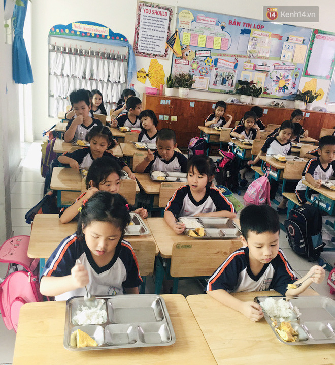 Bữa ăn trưa tại trường Tiểu học Trần Thị Bưởi trước khi sự việc xảy ra. Ảnh: Phụ huynh cung cấp.