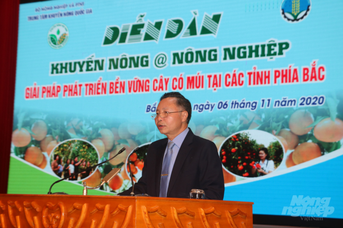 Ông Kim Văn Tiêu, Phó giám đốc Trung tâm Khuyến nông Quốc gia phát biểu tại diễn đàn. Ảnh: HG