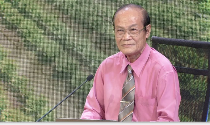 GS Nguyễn Bảo Vệ là nhà khoa học rất gần gũi thân thiết với nông dân ĐBSCL. Ảnh: Minh Đãm.