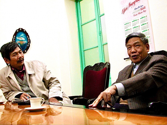 Nhà văn Văn Chinh trong một lần phỏng vấn nguyên Tổng Bí thư Lê Khả Phiêu.