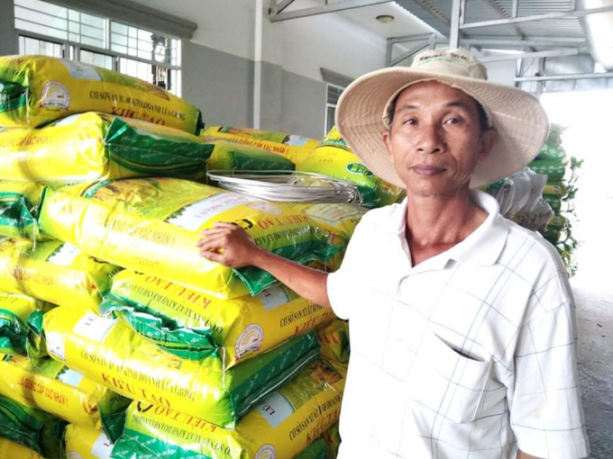 Mỗi mùa vụ, đại lý lúa giống Út Lâm ở xã Tân Phú, huyện Thanh Bình cung cấp từ 2 -3 tấn lúa giống các loại của Doseco. Ảnh: Thanh Bình.