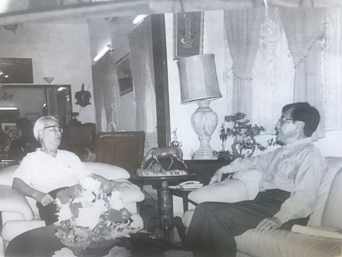 Chánh Trinh được cựu Thủ tướng Võ Văn Kiệt tiếp tại nhà riêng vào năm 2003.
