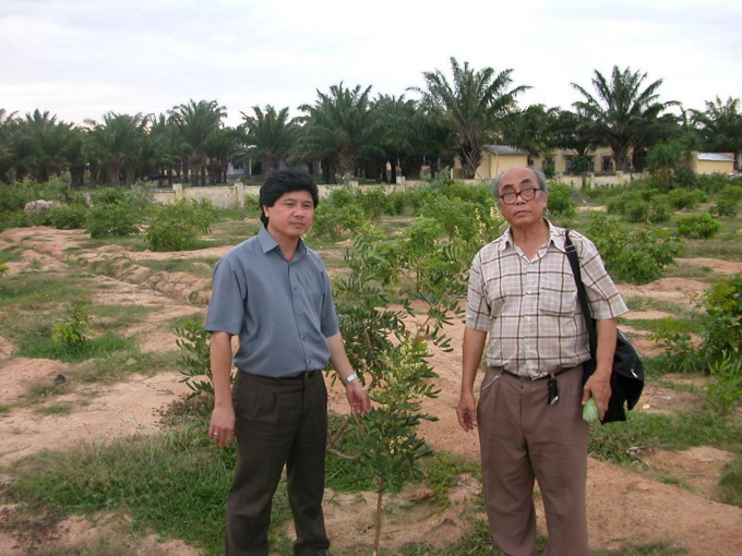 GS.VS. Đào Thế Tuấn trong một chuyến công tác cùng ông Lê Quốc Doanh, hiện là Thứ trưởng Bộ NN-PTNT.