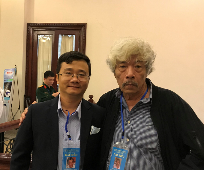 Nhà văn Bảo Ninh và nhà thơ Lê Thiếu Nhơn (chuyên trách tuần san Kiến thức gia đình của Báo Nông nghiệp Việt Nam) tại Đại hội Hội Nhà văn Việt Nam nhiệm kỳ 2020 - 2025.