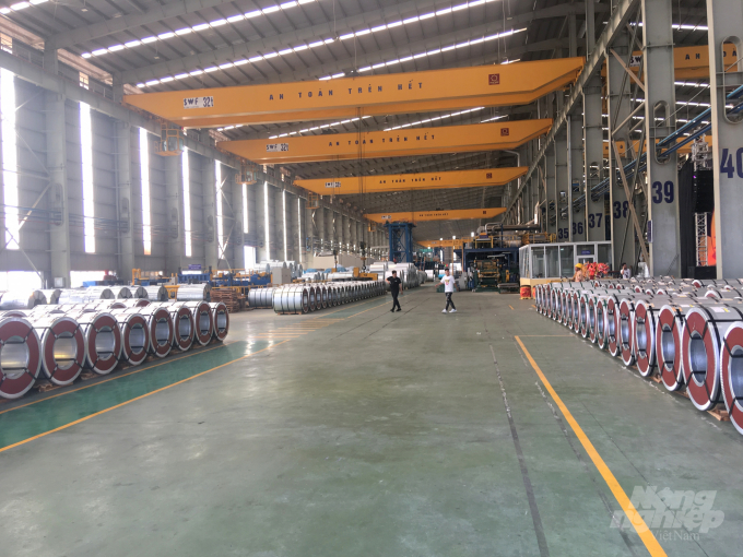 Các doanh nghiệp hoạt động tại Khu kinh tế Nhơn Hội (TP Quy Nhơn, Bình Định) vực dậy sản xuất sau 2 đợt dịch Covid-19 thu hút được nhiều lao động. Ảnh: Vũ Đình Thung.