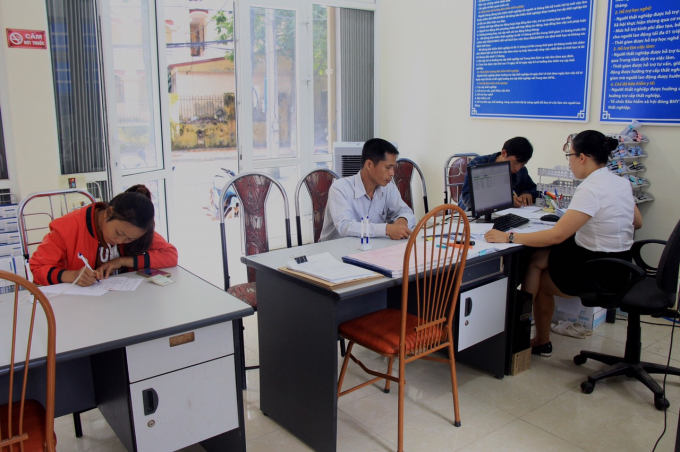 Người lao động đến đăng ký tìm việc làm tại Trung tâm Dịch vụ việc làm tỉnh Cao Bằng. 