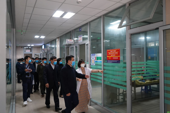 Lãnh đạo tỉnh Thái Bình kiểm tra công tác phòng chống dịch Covid-19 tại Bệnh viện Đa khoa tỉnh Thái Bình vào tháng 2/2020. Ảnh: An Lãng.