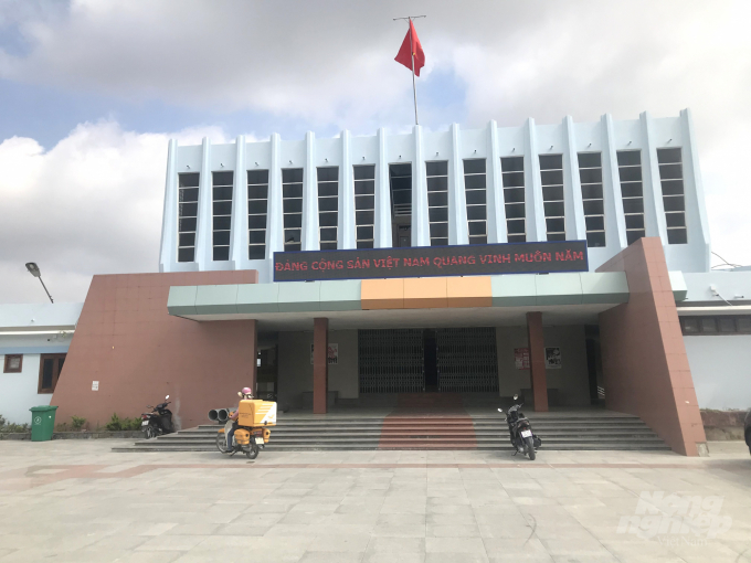 Không chỉ bị mất chuông, Trung tâm Văn hóa-Thông tin-Thể thao huyện Tuy Phước (Bình Định) còn bị mất bộ máy chiếu phim nhựa Cenon do Liên Xô sản xuất. Ảnh: Vũ Đình Thung.