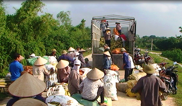 Đường giao thông nông thôn của huyện Hưng Hà được đầu tư xây dựng đồng bộ, giúp việc vận chuyển nông sản, lưu thông hàng hóa được thuận tiện.