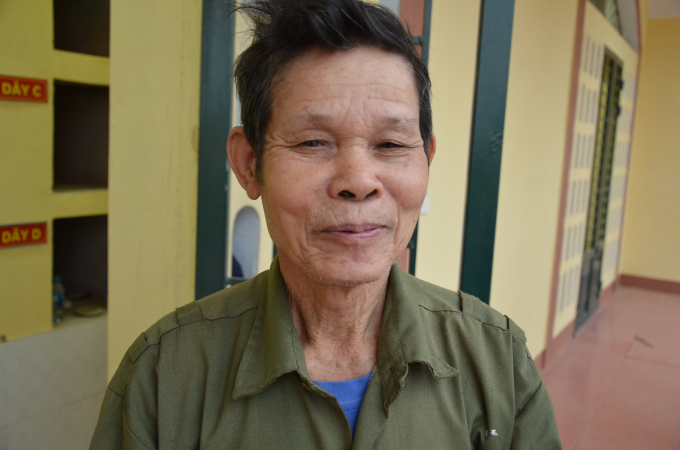 Ông Nguyễn Quang Phú ở làng Trung xã Liên Trung huyện Đan Phượng là người đầu tiên ở Hà Nội đưa người thân sau hỏa táng vào để ở nhà tro cốt của xã. Ảnh: NNVN.