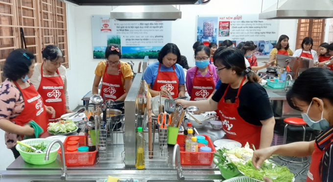 Phòng thực hành nấu ăn do Công ty Ajinomoto Việt Nam xây dựng và lắp đặt.