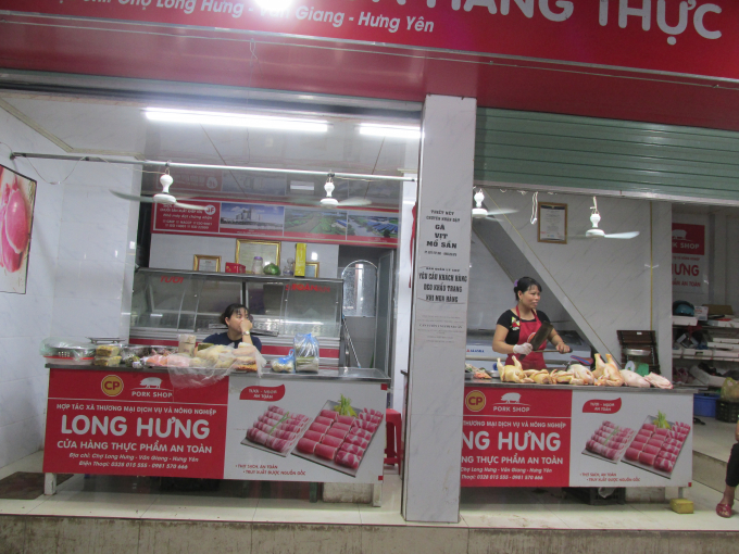 Cửa hàng thịt sạch của HTX Dịch vụ Thương mại Nông nghiệp Long Hưng.