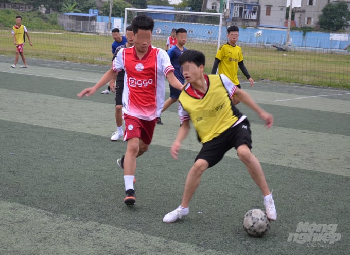 Một trận đấu bóng ở thị trấn Trực Ninh. Ảnh: NNVN.