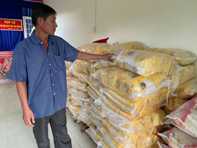 Tham gia dự án VnSAT, HTX Nông nghiệp An Bình đã đủ sức làm thương hiệu gạo có chất lượng để cung ứng ra thị trường. Ảnh: Trung Chánh.
