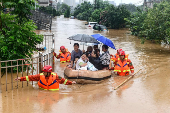 Hàng chục triệu người ở miền nam Trung Quốc bị đảo lộn cuộc sống vì lụt kéo dài. Ảnh: Strait Times.