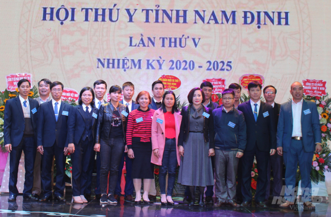18 Ủy viên vào Ban Chấp hành Hội Thú y tỉnh Nam Định nhiệm kì 2020 - 2025. Ảnh: Mai Chiến.