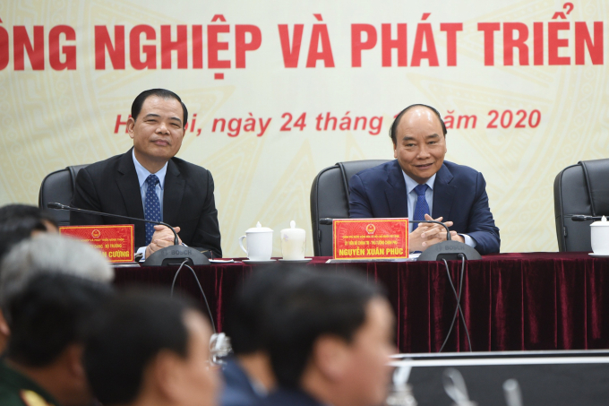 Thủ tướng Nguyễn Xuân Phúc và Bộ trưởng Nguyễn Xuân Cường tại Hội nghị trực tuyến tổng kết ngành NN-PTNT năm 2020, triển khai kế hoạch năm 2021. Ảnh: Tùng Đinh.