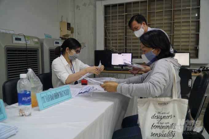 Trung tâm dịch vụ việc làm TP.HCM hỗ trợ tư vấn bảo hiểm thất nghiệp cho người lao động. Ảnh: Nguyễn Thủy.