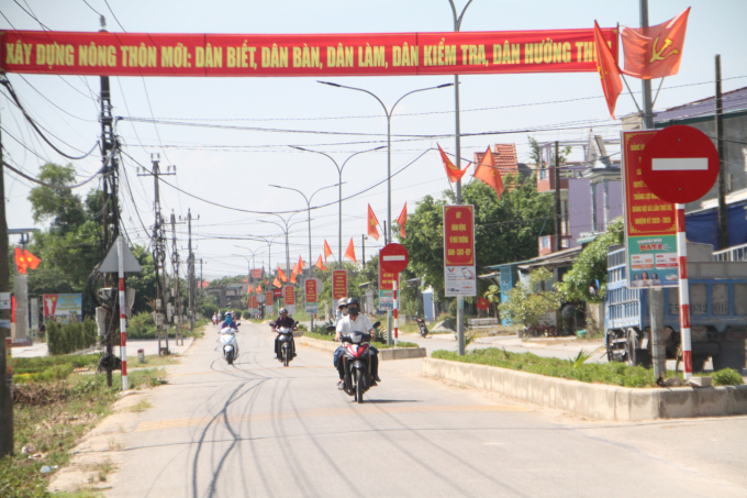 Đường giao thông khang trang, sạch đẹp ở huyện Quảng Điền. Ảnh: Tiến Thành.