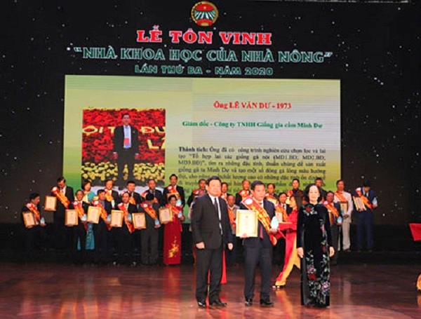 Ông Lê Văn Dư tại Lễ tôn vinh 'Nhà Khoa học của nhà nông' lần thứ 3, năm 2020. Ảnh: Đ.T