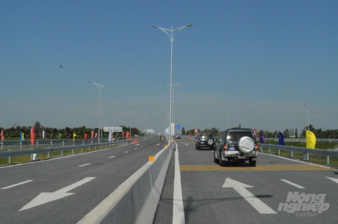 Tuyến Lộ Tẻ - Rạch Sỏi được khánh thành và đưa vào khai thác từ 12/1, chỉ cho phép phương tiện cơ giới đường bộ lưu thông (trừ xe mô tô, xe gắn máy). Ảnh: Trung Chánh.