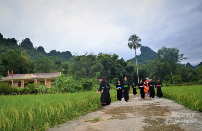 Đường nội đồng được bê tông hóa giúp thúc đẩy hoạt động sản xuất nông nghiệp cũng như sinh hoạt của người dân ở Tuyên Quang phát triển. Ảnh: Đào Thanh.