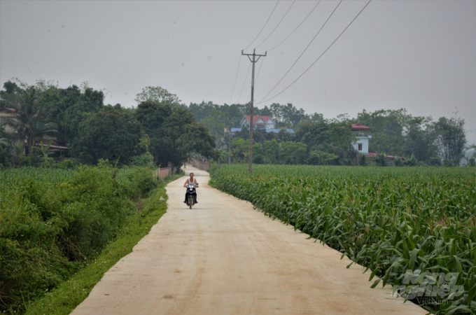 Giai đoạn 2016 - 2020 tỉnh Tuyên Quang bê tông hóa được 470 km đường bê tông nội đồng, đường vào vùng sản xuất hàng hóa. Ảnh: Đào Thanh.