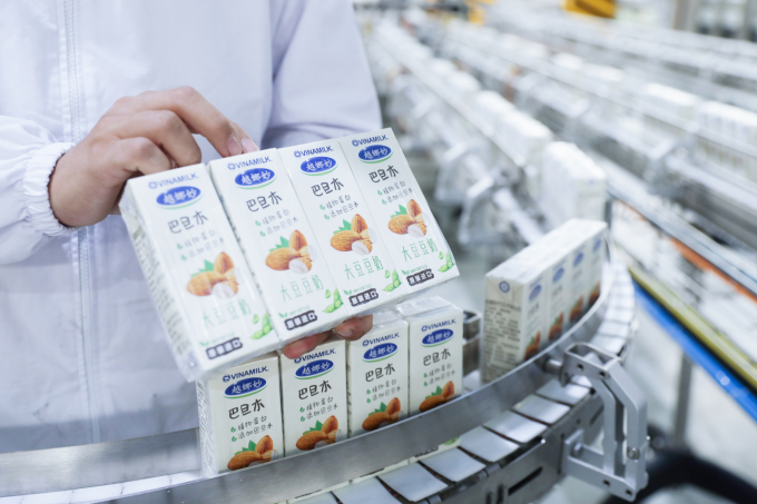 Lô sản phẩm xuất khẩu gồm sữa đậu nành hạnh nhân và đậu đỏ mang thương hiệu Vinamilk. Ảnh: VNM.