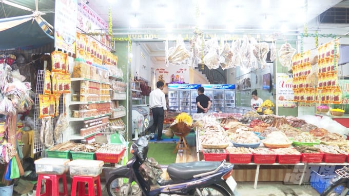 Một cơ sở mua bán khô tại  Gành Hào, huyện Đông Hải. Ảnh: Trọng Linh.